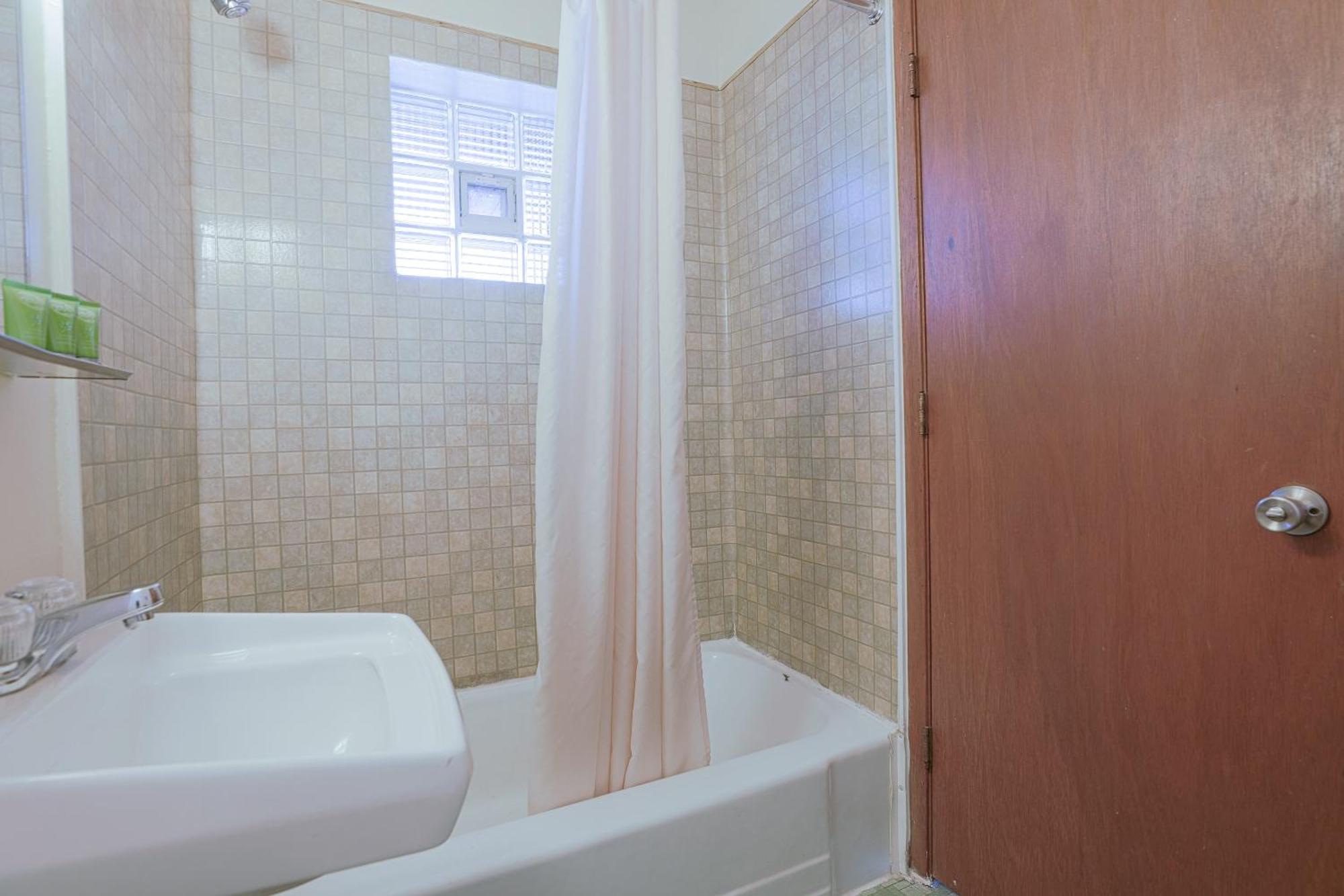 Love Hotels Silver Street By Oyo At Hurley Wi 외부 사진